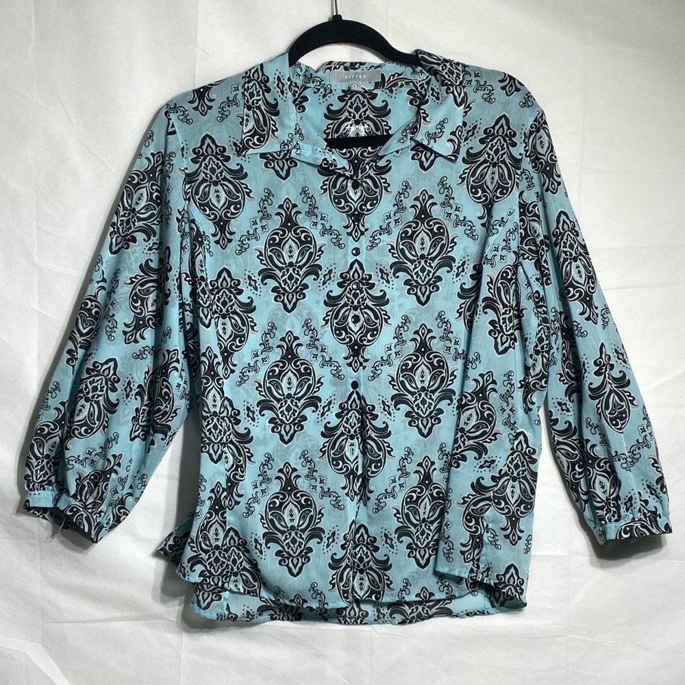 Fitted Women's Blues Button Down Shirt sizes 14 paisley bloom sleeve  light